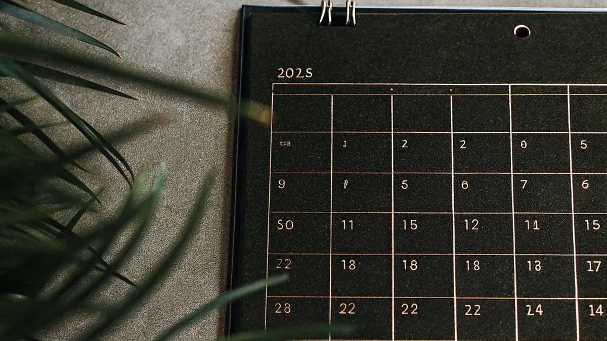 Best Days and Times to Book Travel in 2025