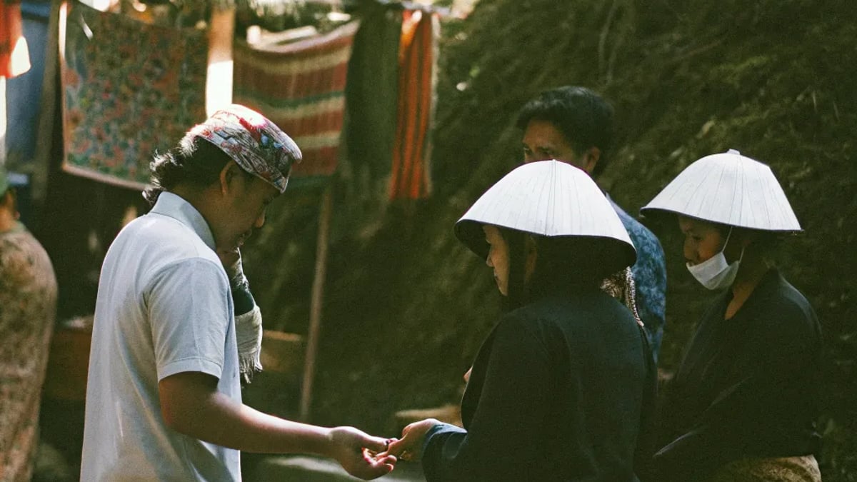 Local Etiquette Tips for Culturally Respectful Travel